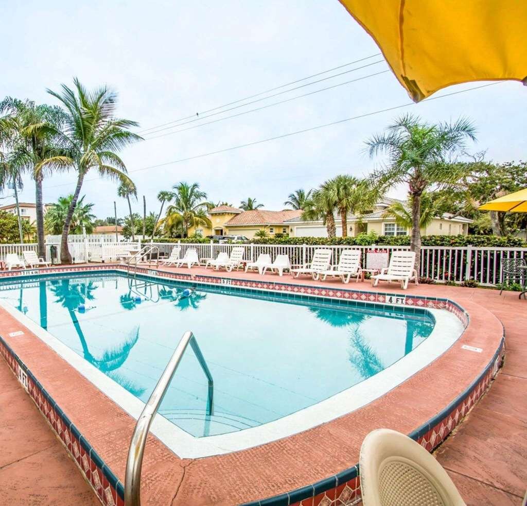 Econo Lodge Cocoa Beach Near The Port Pool Pictures Reviews   Outdoor Pool 