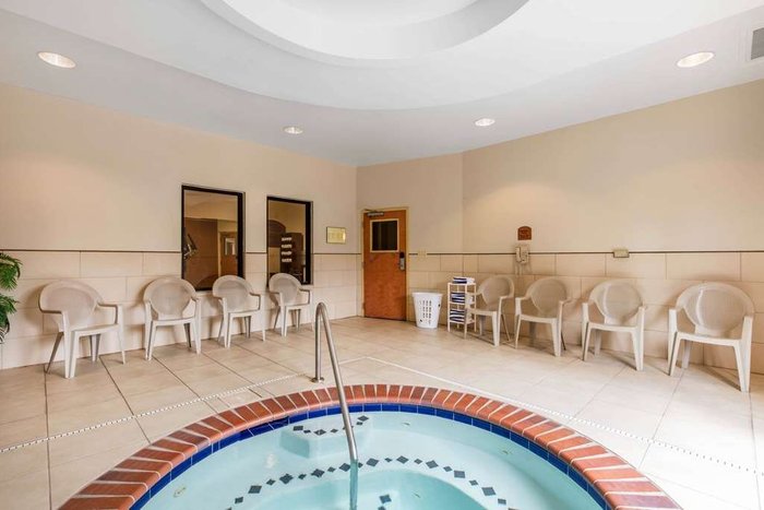 Comfort Suites Pool Pictures & Reviews - Tripadvisor