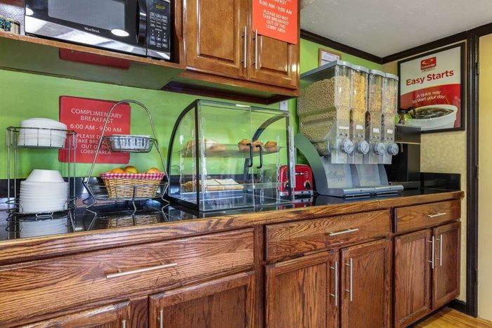 ECONO LODGE $70 ($̶1̶0̶2̶) - Prices & Motel Reviews ...