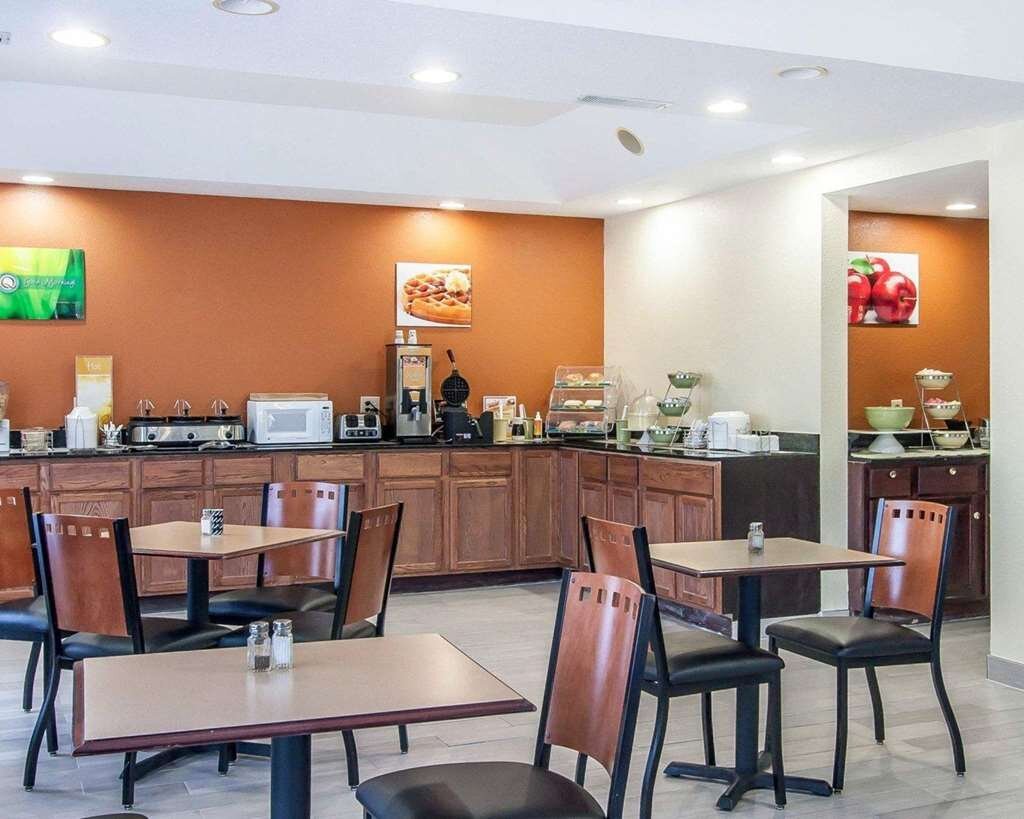 QUALITY INN & SUITES - Prices & Hotel Reviews (Centerville, TN)