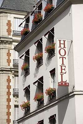 Eiffel Kennedy Hotel in Paris, image may contain: Condo, Potted Plant, City, Balcony