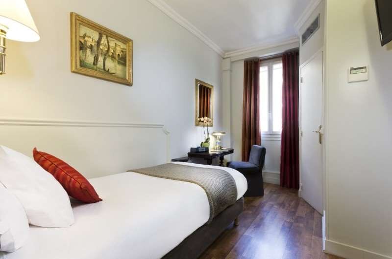 Hotel photo 3 of Hotel de la Porte Doree.