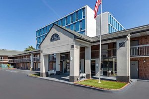 Econo Lodge Downtown in Augusta, image may contain: Office Building, Bench, Housing, City