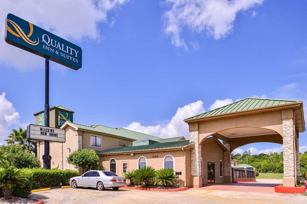 QUALITY INN SUITES 64 7 6 Beaumont TX