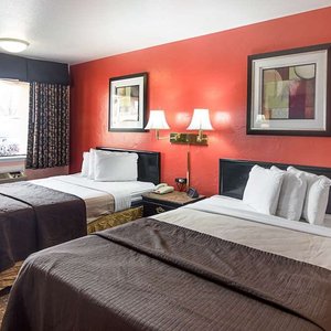 Well-equipped guest room