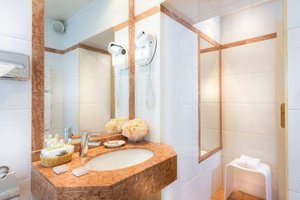 Room & Suite