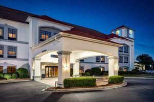 Comfort Inn & Suites Savannah Airport in Savannah, image may contain: Villa, Housing, Portico, Hotel