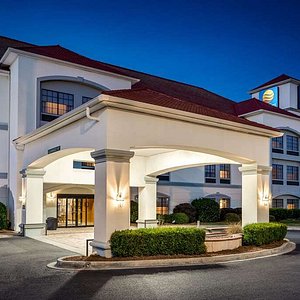 Comfort Inn & Suites Savannah Airport in Savannah, image may contain: Villa, Housing, Portico, Hotel