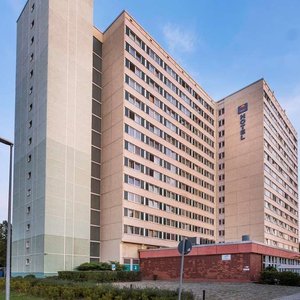 Comfort Hotel Lichtenberg in Berlin, image may contain: Office Building, City, Urban, Condo
