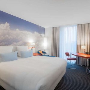 Guest room with double bed(s)