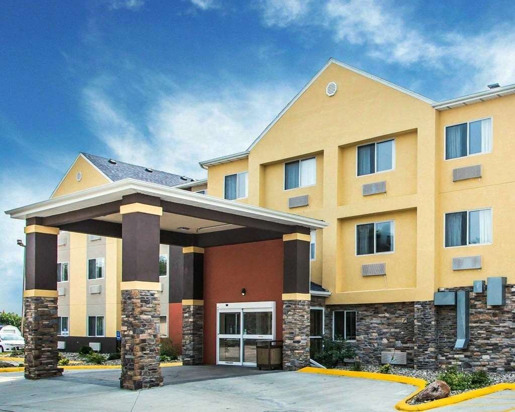 COMFORT INN & SUITES WATERLOO $76 ($̶8̶8̶) - Updated 2022 Prices ...