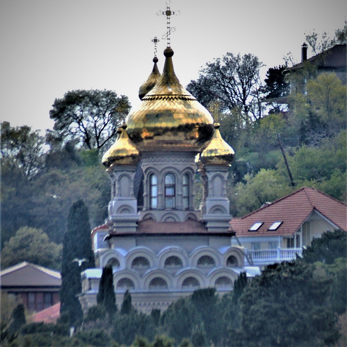 Храм архангела михаила в алупке