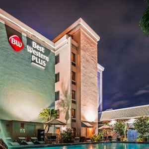 Best Western Plus Hollywood/Aventura in Hallandale Beach, image may contain: Hotel, Villa, Resort, Pool