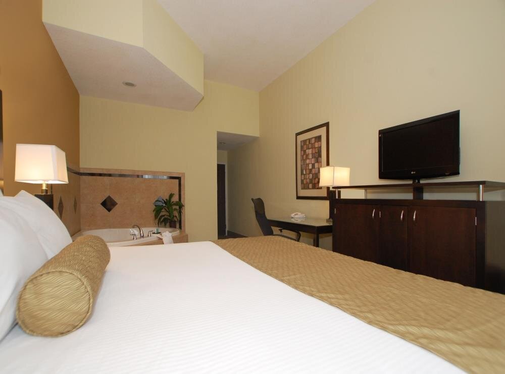 Hotel photo 2 of Best Western Plus Bradenton Gateway Hotel.