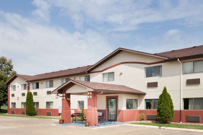 SUPER 8 BY WYNDHAM WASHINGTON/PEORIA AREA - Updated 2024 Prices & Motel ...