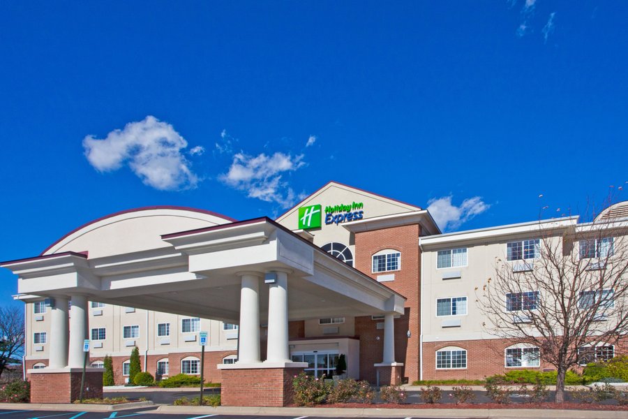 HOLIDAY INN EXPRESS AND SUITES CHARLOTTE (MI): opiniones, comparación ...