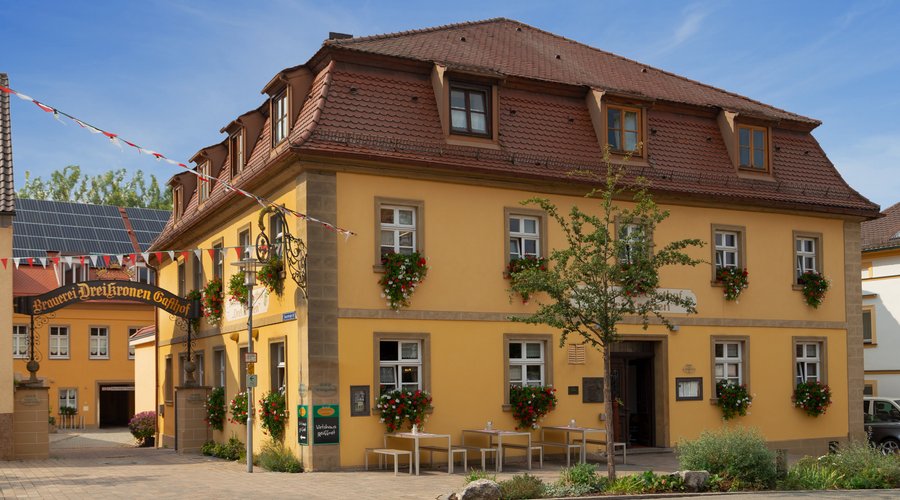 Herzlich Willkommen in unserem Hotel & Brauereigasthof Drei Kronen in Memmelsdorf!