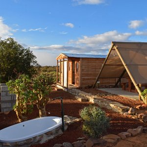Pilgrims Cabin outdoor bath and braai area