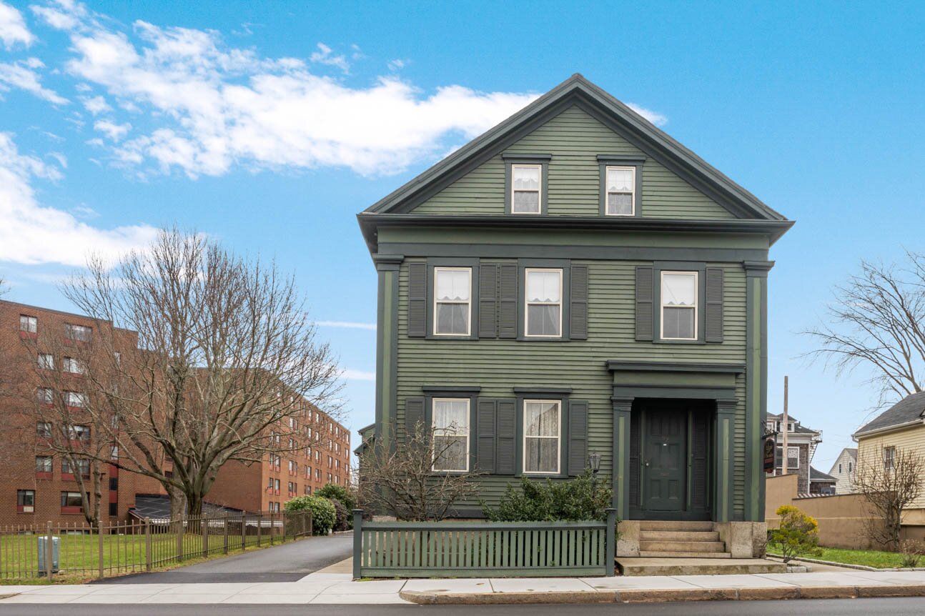 LIZZIE BORDEN HOUSE (Fall River