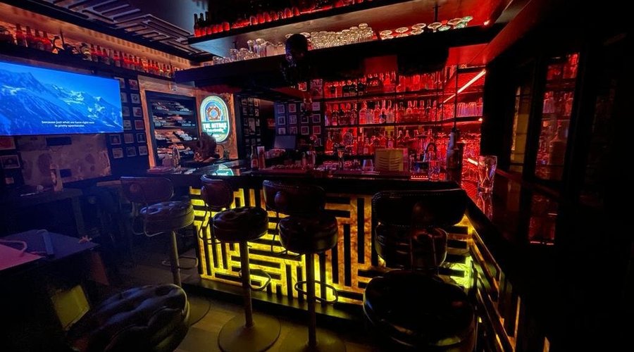 #craftbeer #cocktails #tapas  #americanburgers  #specialwhiskey  #domesticwine #scubadivingclub #rockbar #jazzclub #bluesbar #guinnessbeer 