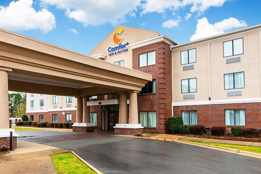 COMFORT INN & SUITES PINE BLUFF - Updated 2024 Prices & Hotel Reviews (AR)