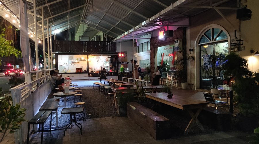 The outdoor area.  If you are smoker, then this section really fits you. Because the open space is quite large and visitors free from sticky smoke.  Non-smoker visitors can enjoy indoor area