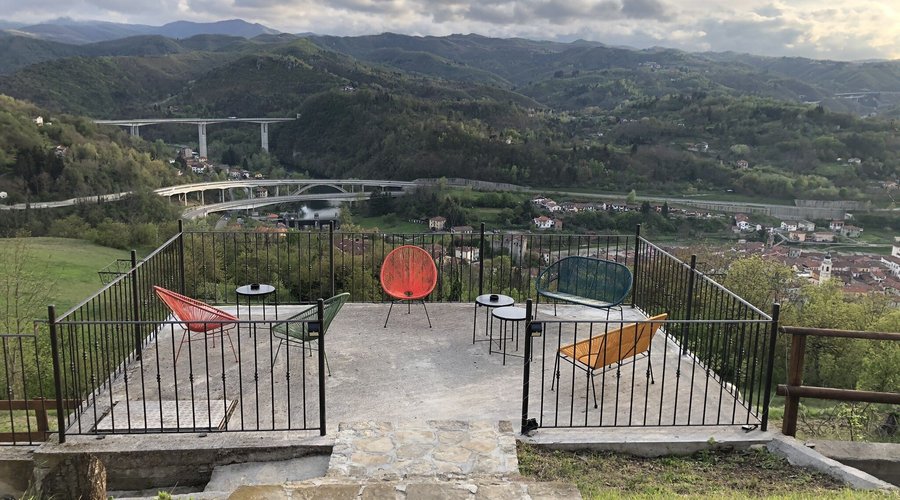 Terrazza sulla vallata e vista dalla camera Rosalia