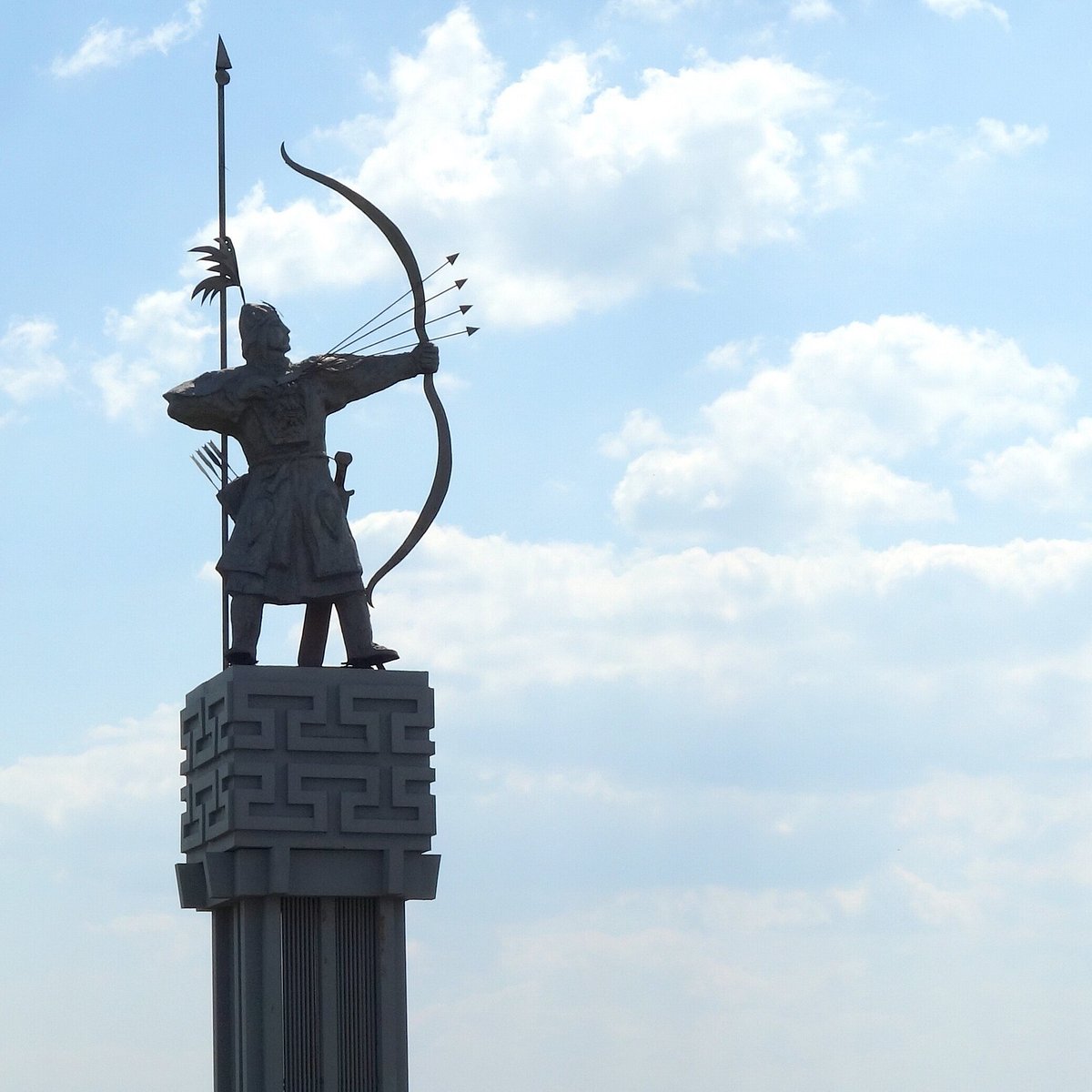 Памятник Хонгор Элиста