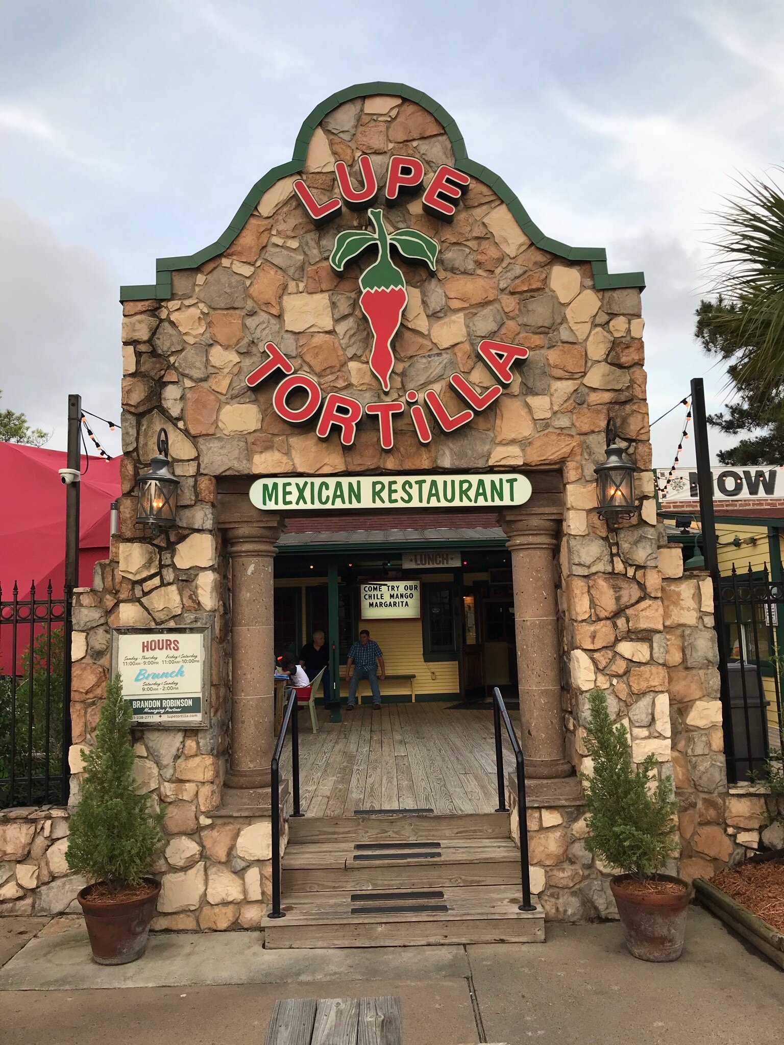 Mexican restaurants with outdoor dining near me sale