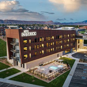 Hotel Maverick Exterior