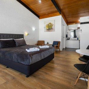 deluxe queen room 