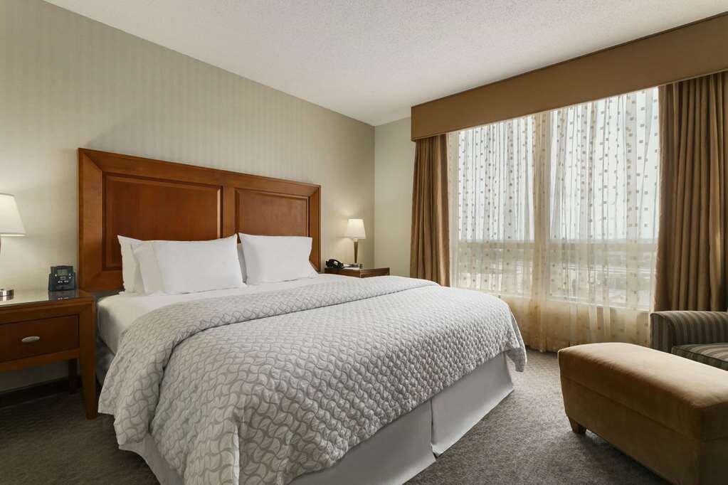 Hotel photo 2 of Embassy Suites by Hilton Dulles North Loudoun.