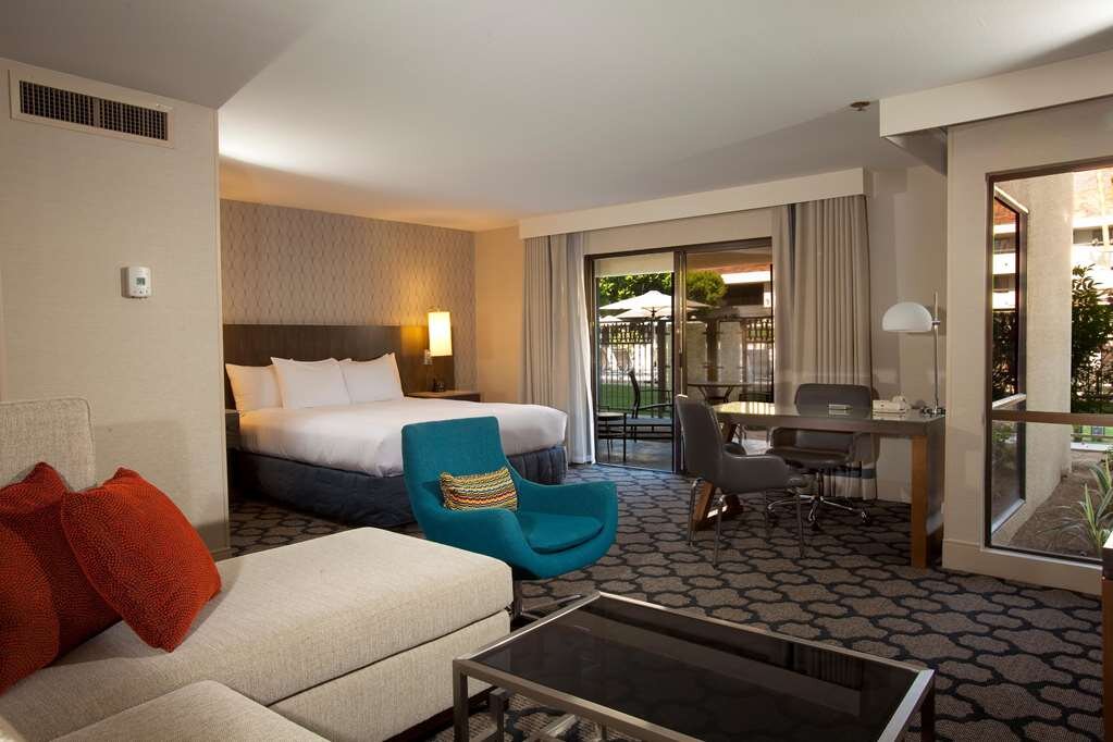 Hotel photo 1 of Hilton Palm Springs.