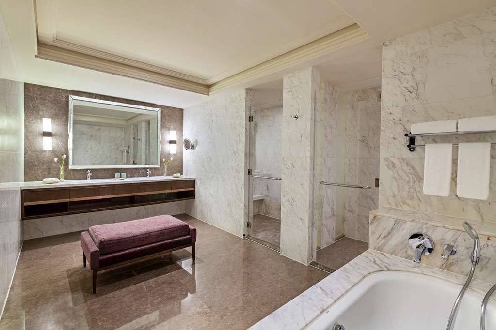 Hotel photo 92 of Midtown Shangri-La, Hangzhou.