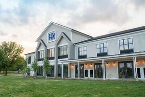 Hotel Renovo in Urbandale, image may contain: Grass, Condo, Neighborhood, Suburb