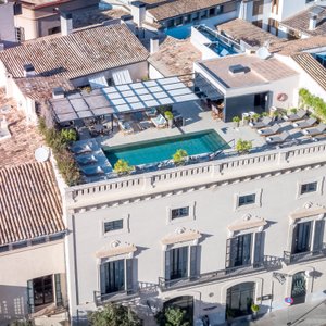 Panoramic views of the hotel