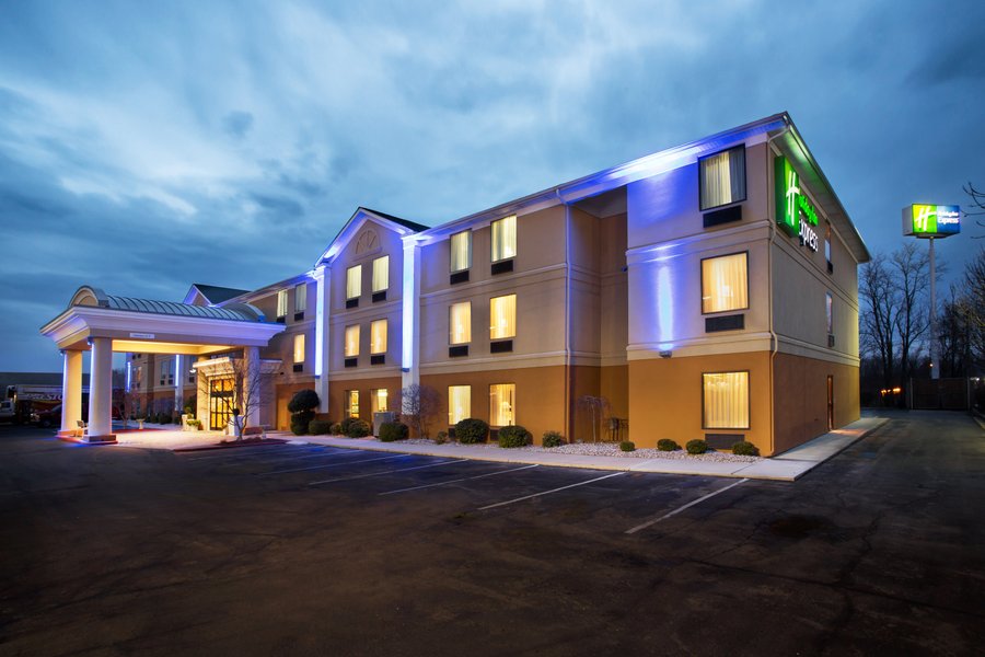 HOLIDAY INN EXPRESS NICHOLASVILLE $95 ($̶1̶2̶2̶) - Updated 2021 Prices ...