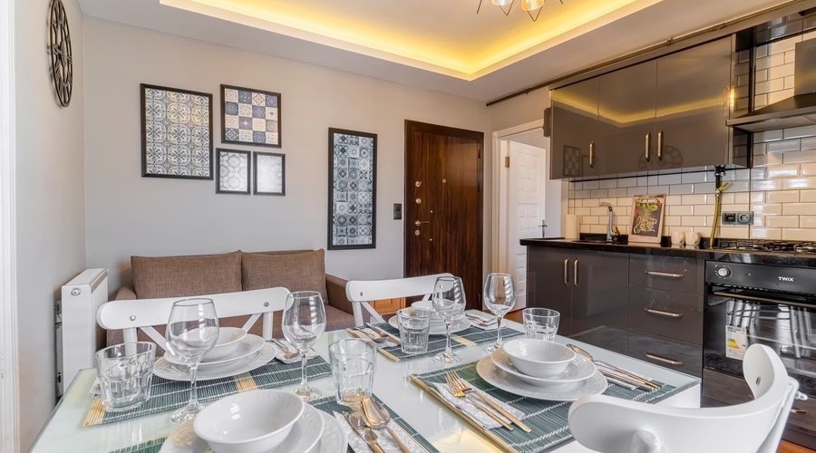 Deluxe 1 and 2 Bedroom furnished Apartments.
Ideal for families, couples and solo travelers.