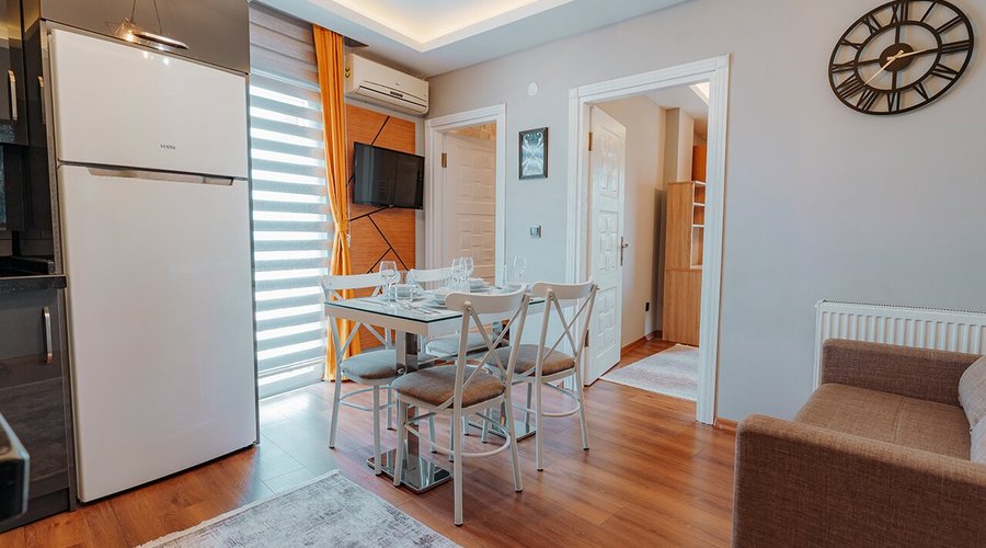 Deluxe 1 and 2 Bedroom furnished Apartments.
Ideal for families, couples and solo travelers.