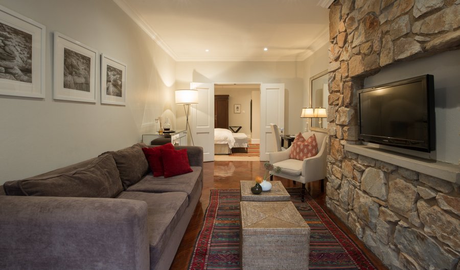 Room 10 is an Executive room with a separate lounge /TV area and it overlooks the gardens and swimming pool.