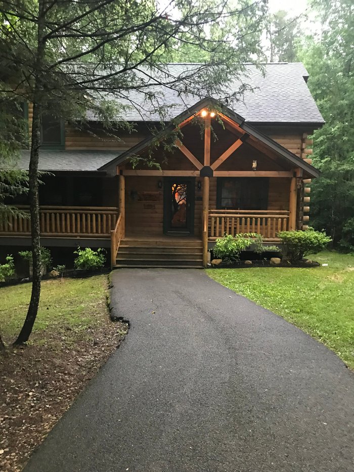 Bear Tootin: Sugar Bear Mountain Hideaway in Pigeon Forge – Bear Tootin  Rustic Vacations