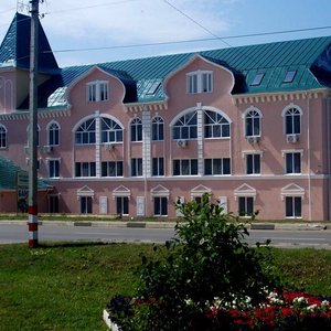 Главный корпус гостиничного комплекса "Русская тройка"
