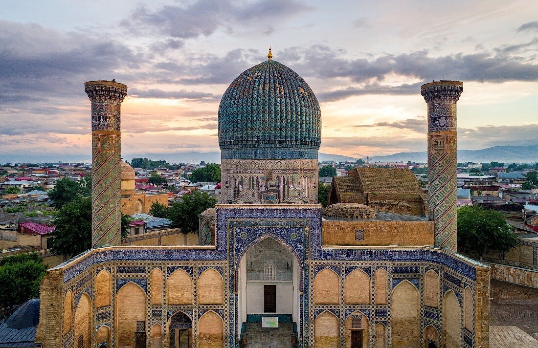 زيارة ضريح كور أمير