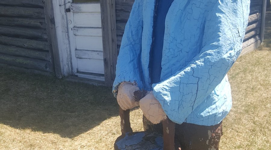 statue