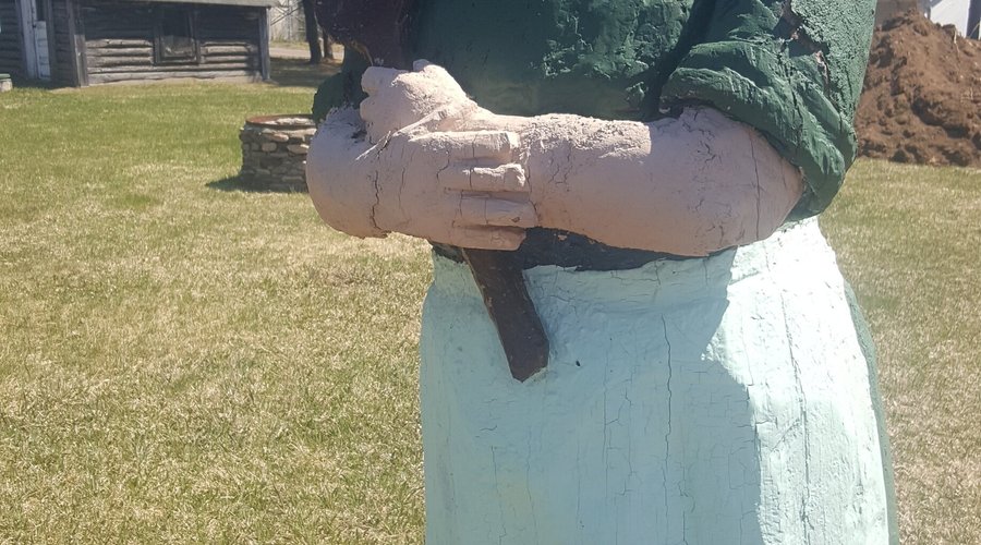 statue
