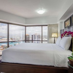 Aston at the Executive Centre Hotel - Ocean View Bedroom