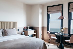 Room & Suite