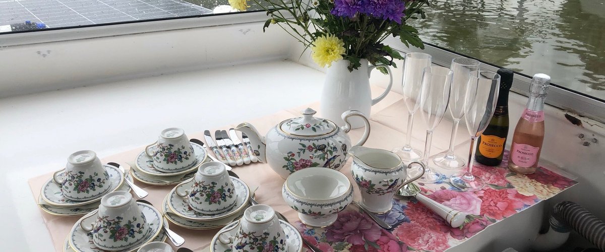 Traditional afternoon tea while you enjoy a 4hr river cruise on the Thames 