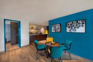 Room & Suite