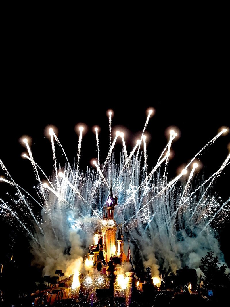 2025年 ディズニーランドパークの花火 - 出発前に知っておくべき